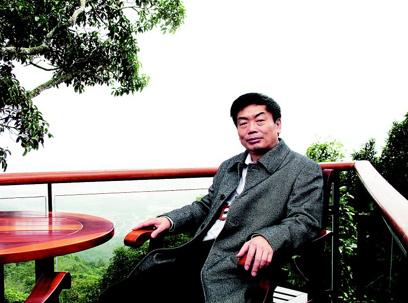 王元成:在水晶上潑墨寫意人生