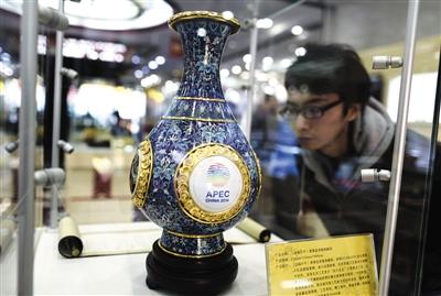 APEC國(guó)禮亮相文博會(huì) 首次與公眾“面對(duì)面”