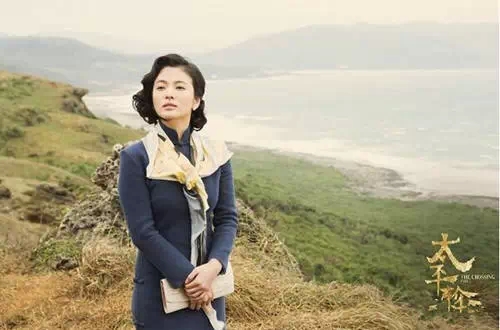 太平輪駛過，看喬妹如何巧搭絲巾成焦點(diǎn)！